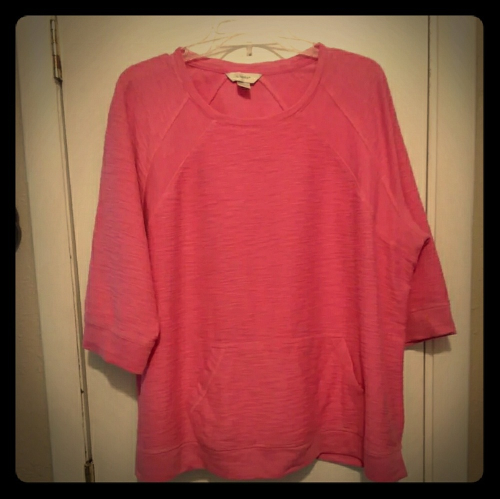 Plus size 2X kangaroo pocket top from CJ Banks